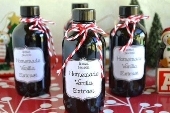 Homemade-Vanilla-Bean-Extract-550 (1)