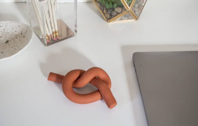 DIY these easy pretty polymer clay knot paperweight