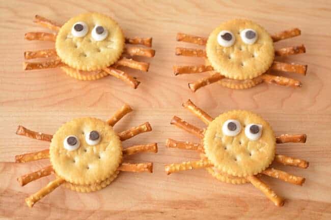 20 Easy, fast and fun Halloween Appetizers and Party Snacks #Halloween #Appetizers #PartySnacks