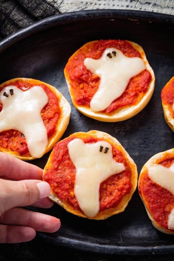 20 Easy, fast and fun Halloween Appetizers and Party Snacks #Halloween #Appetizers #PartySnacks