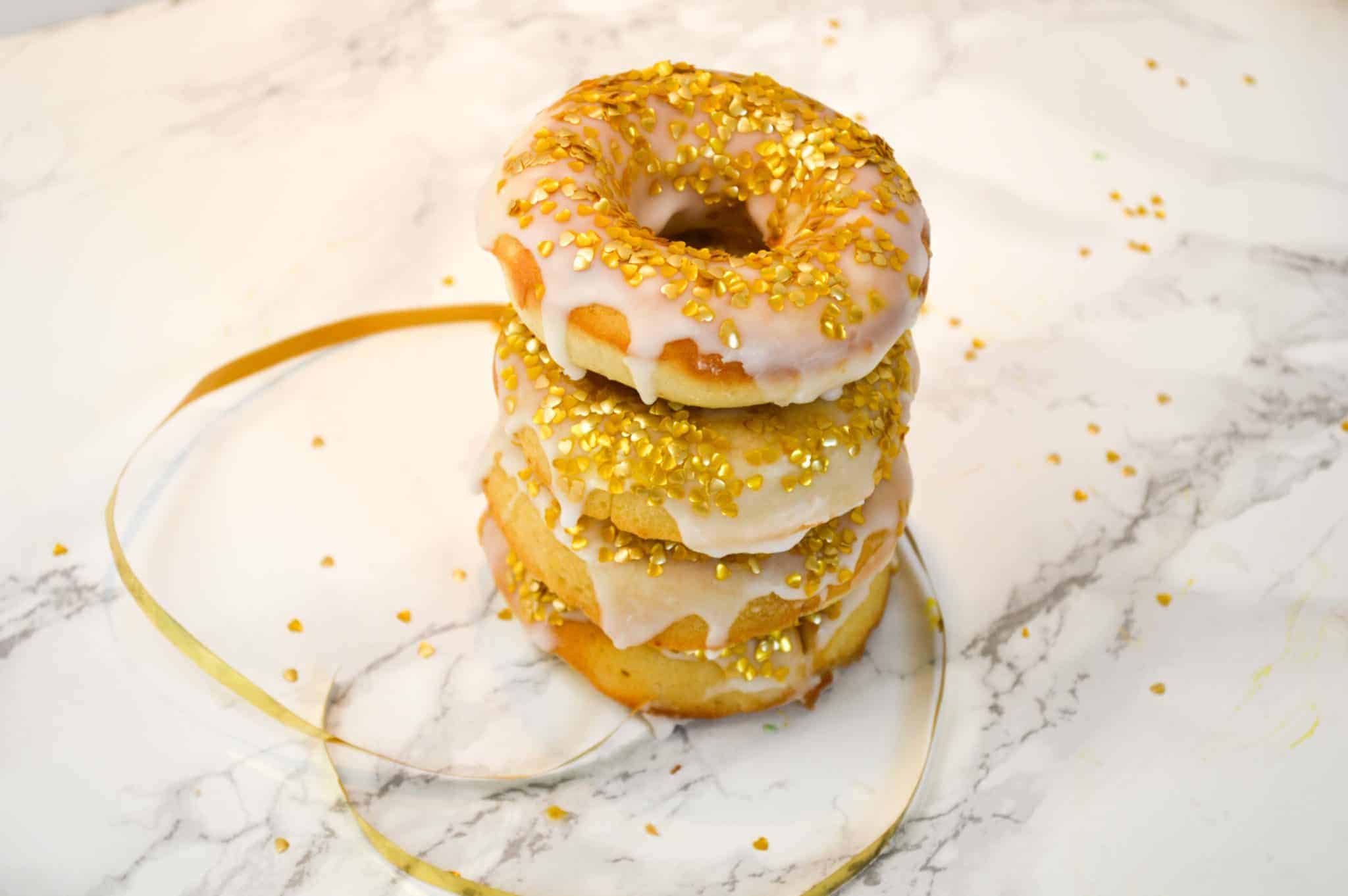 Make Easy & Beautiful Gold Celebration Donuts