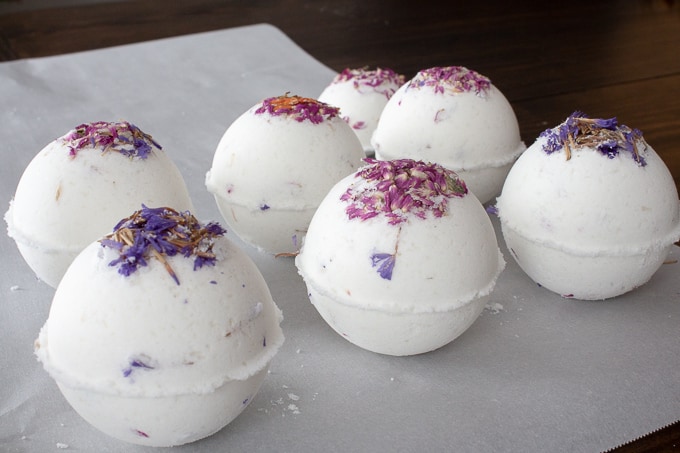 11 Pampering DIY Bath Bombs to make yourself