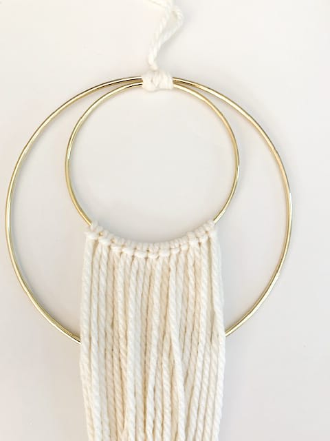 DIY ring macrame wall hanging. Fast and easy gorgeous DIY for your home