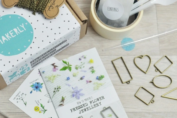 11 Amazing Subscription boxes to send to a friend having a hard time