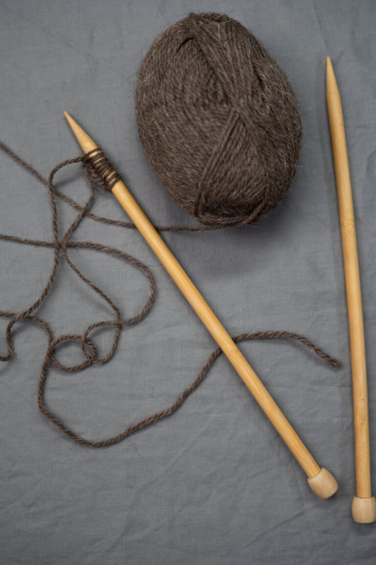 Essential Knitting Needle Guide for Beginner Knitters